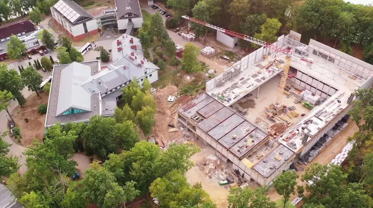 COS Bukowina: Nowoczesne obiekty sportowe i kontrowersje zarządzające