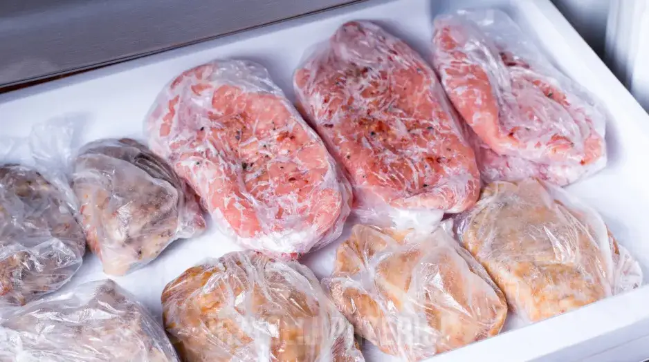 Mrożenie mięsa: Jak długo bezpiecznie? Ekspert radzi, uniknij błędów!