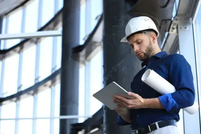 Czy inżynier może uczyć w szkole? Odkryj wymagania i możliwości