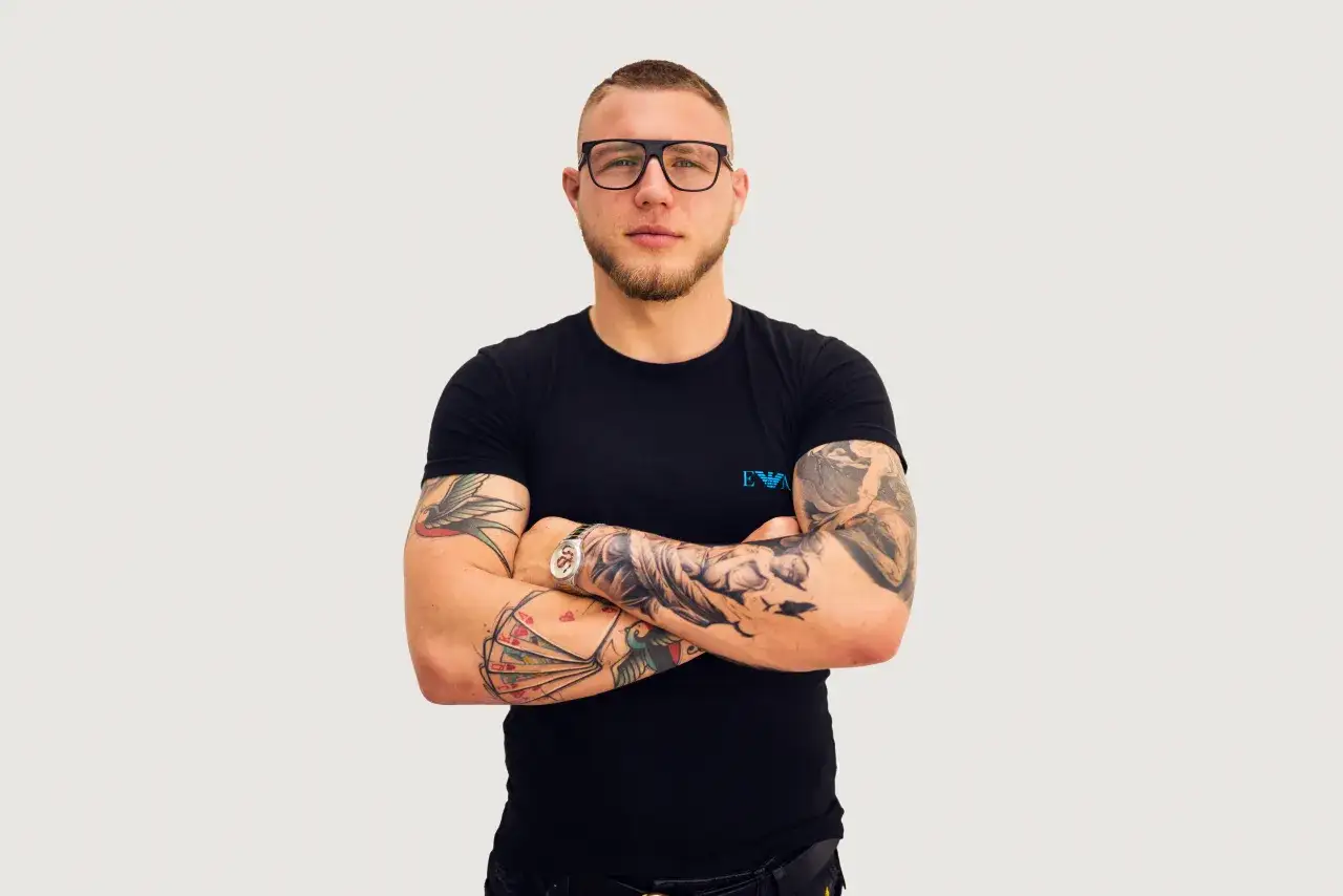 Kaen "Kim jestem": Pełny tekst, interpretacja i co kryje maska?