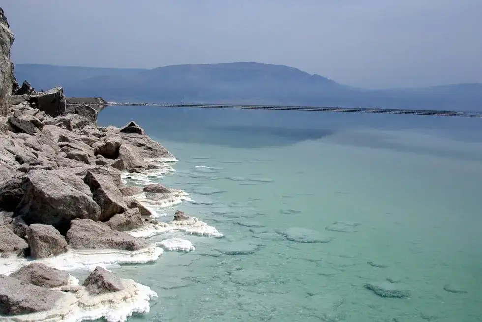 Które morze jest najbardziej słone? Poznaj Morze Martwe i jego moc