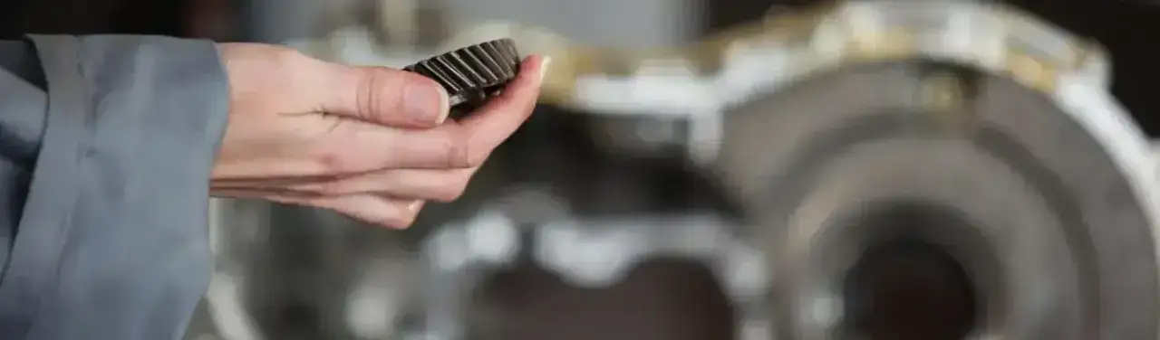 Co ile wymieniać olej w automacie? Prawda o "dożywotnim" oleju