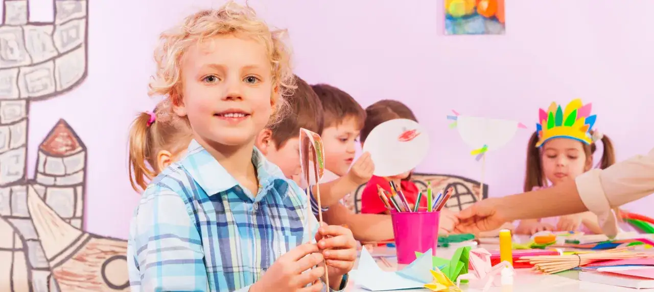 Ile opiekunek na dziecko w żłobku? Oto kluczowe przepisy i normy