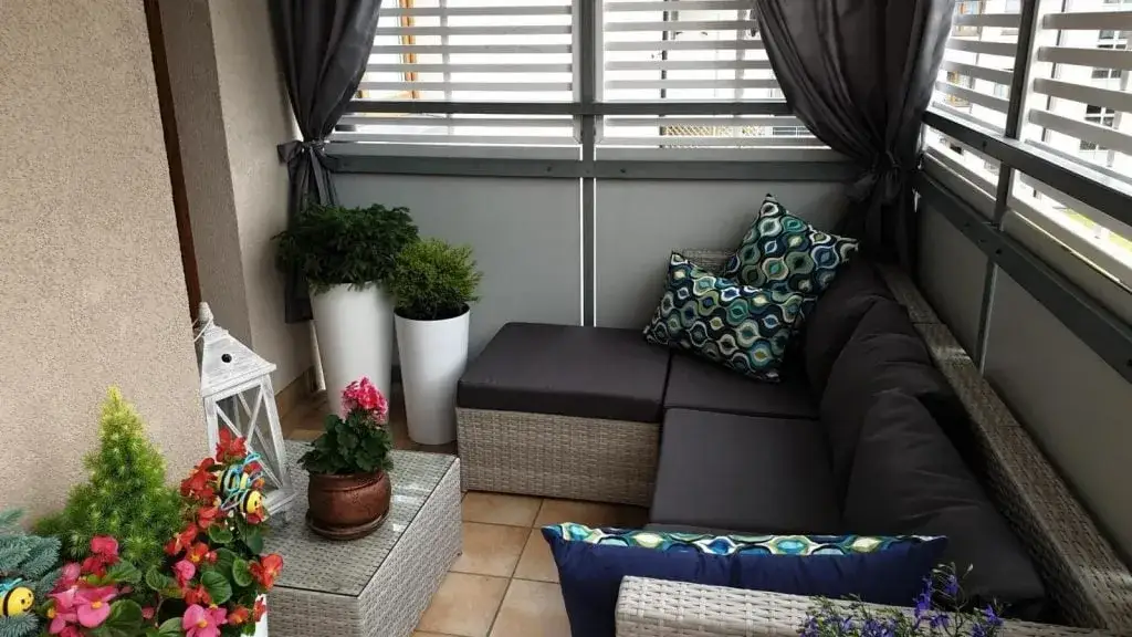 Jak zrobić balkon w bloku: praktyczne porady na małe przestrzenie
