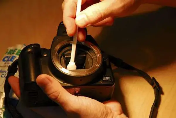 Samodzielne czyszczenie matrycy aparatu bezpieczny poradnik