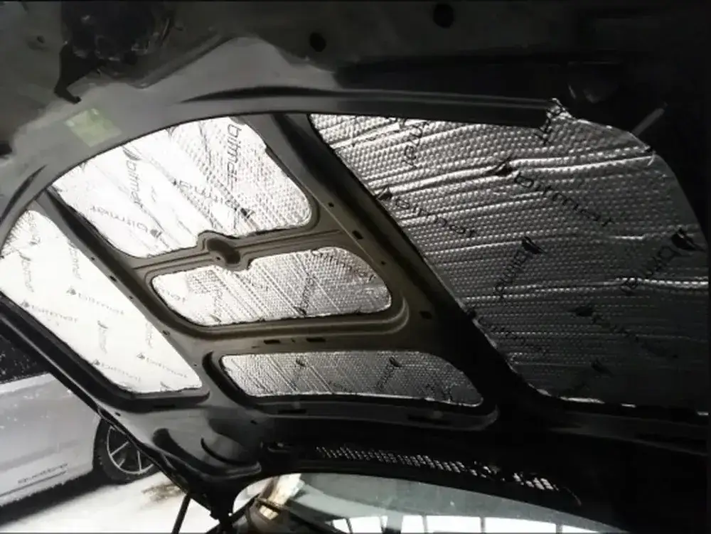 Wygłuszenie komory silnika: Jaka mata zapewni ciszę i bezpieczeństwo?