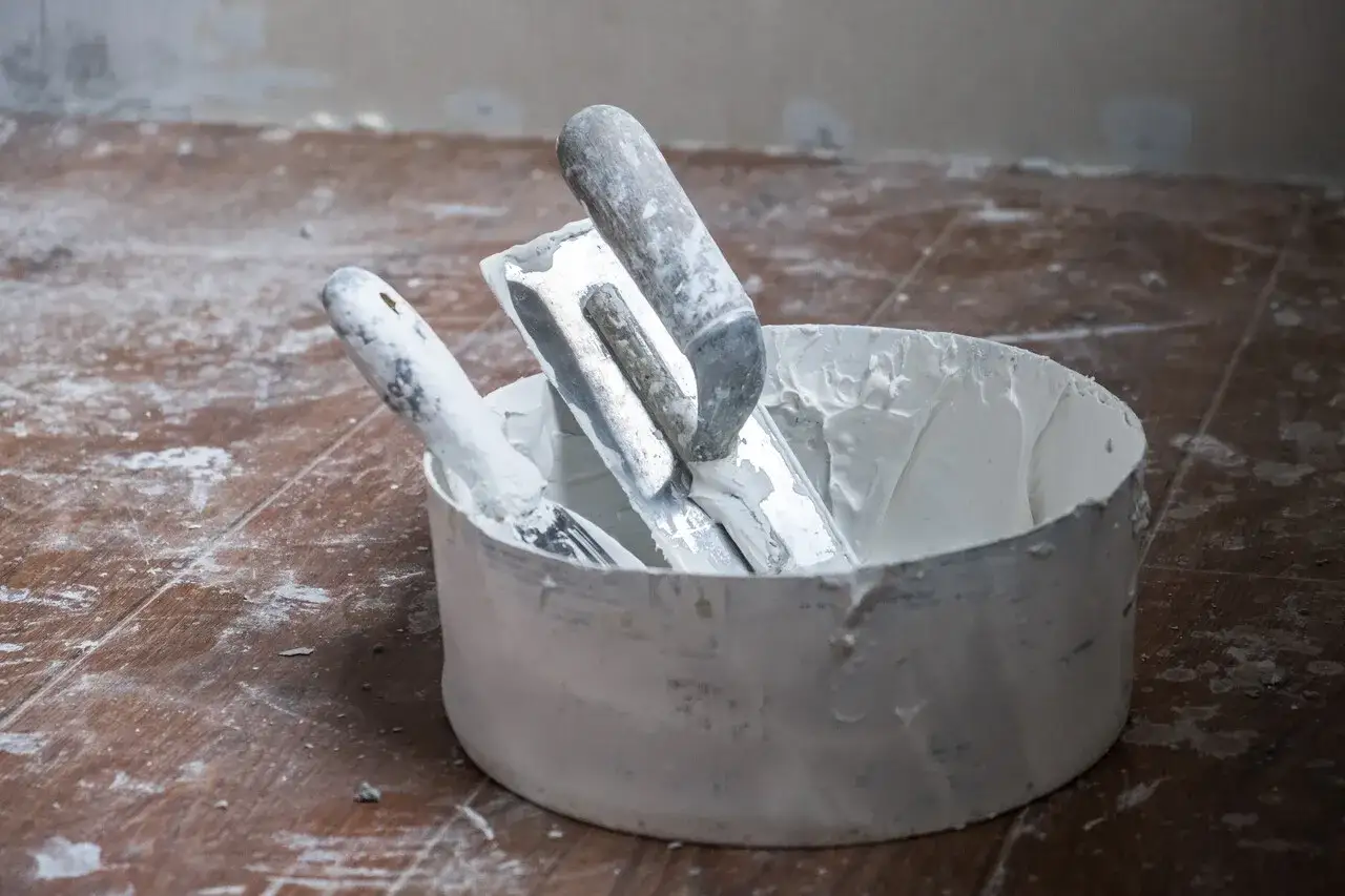 Jak zrobić zaprawę tynkarską na zewnątrz - uniknij najczęstszych błędów