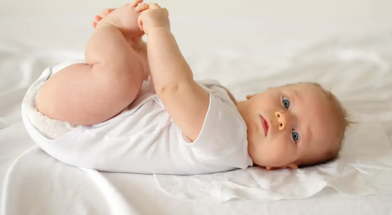 Co powinno robić 4 miesięczne dziecko? Kluczowe umiejętności i zabawy