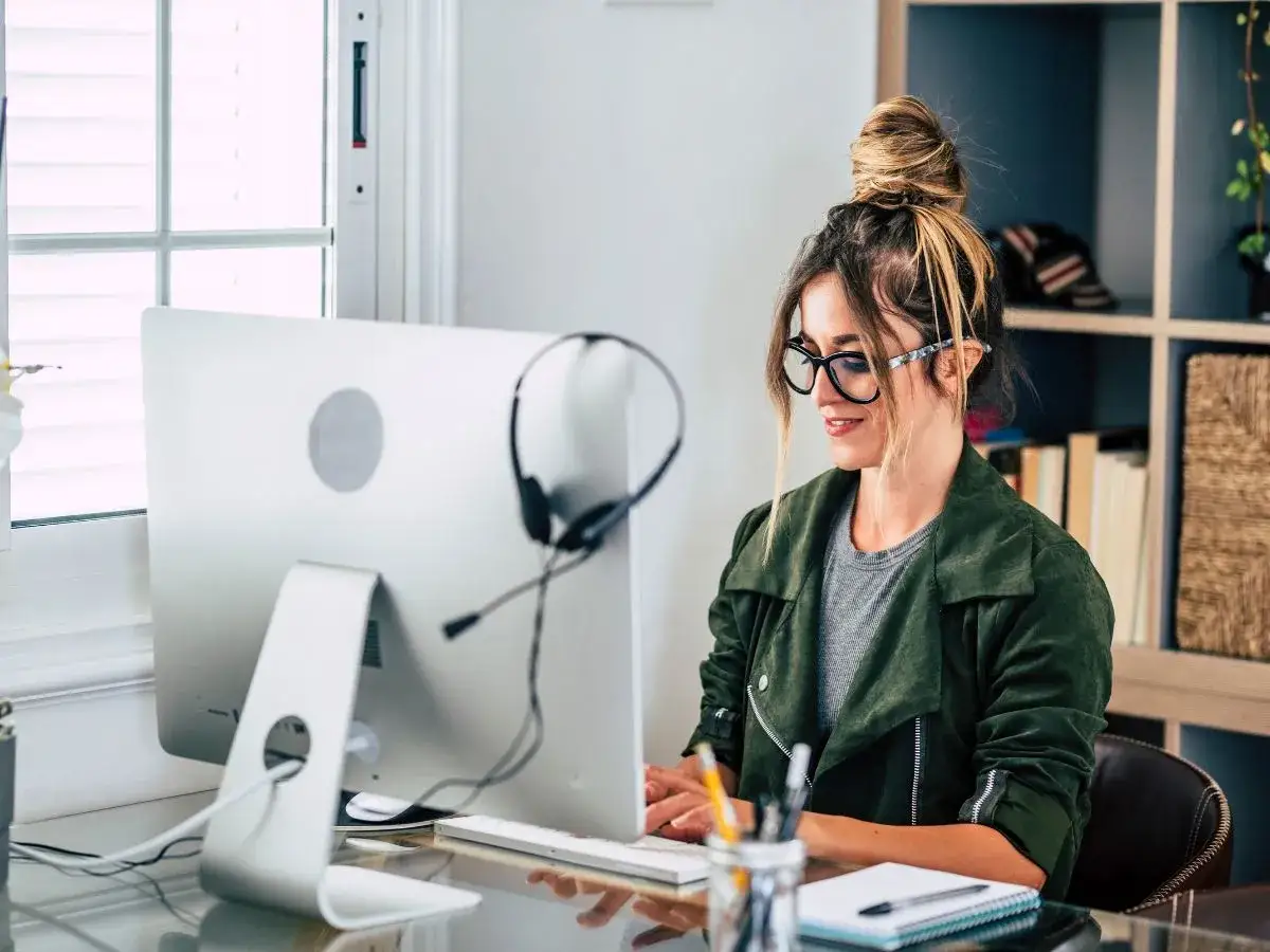 Content manager co robi: odkryj kluczowe obowiązki i rolę w firmie