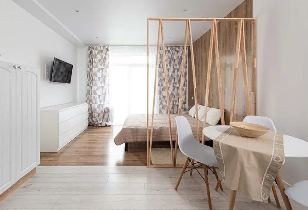 Jak połączyć salon z sypialnią: 6 praktycznych sposobów aranżacji