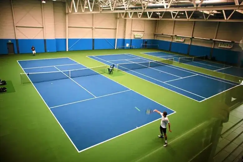 Gdzie grać w tenisa? najlepsze korty tenisowe i kluby w twojej okolicy