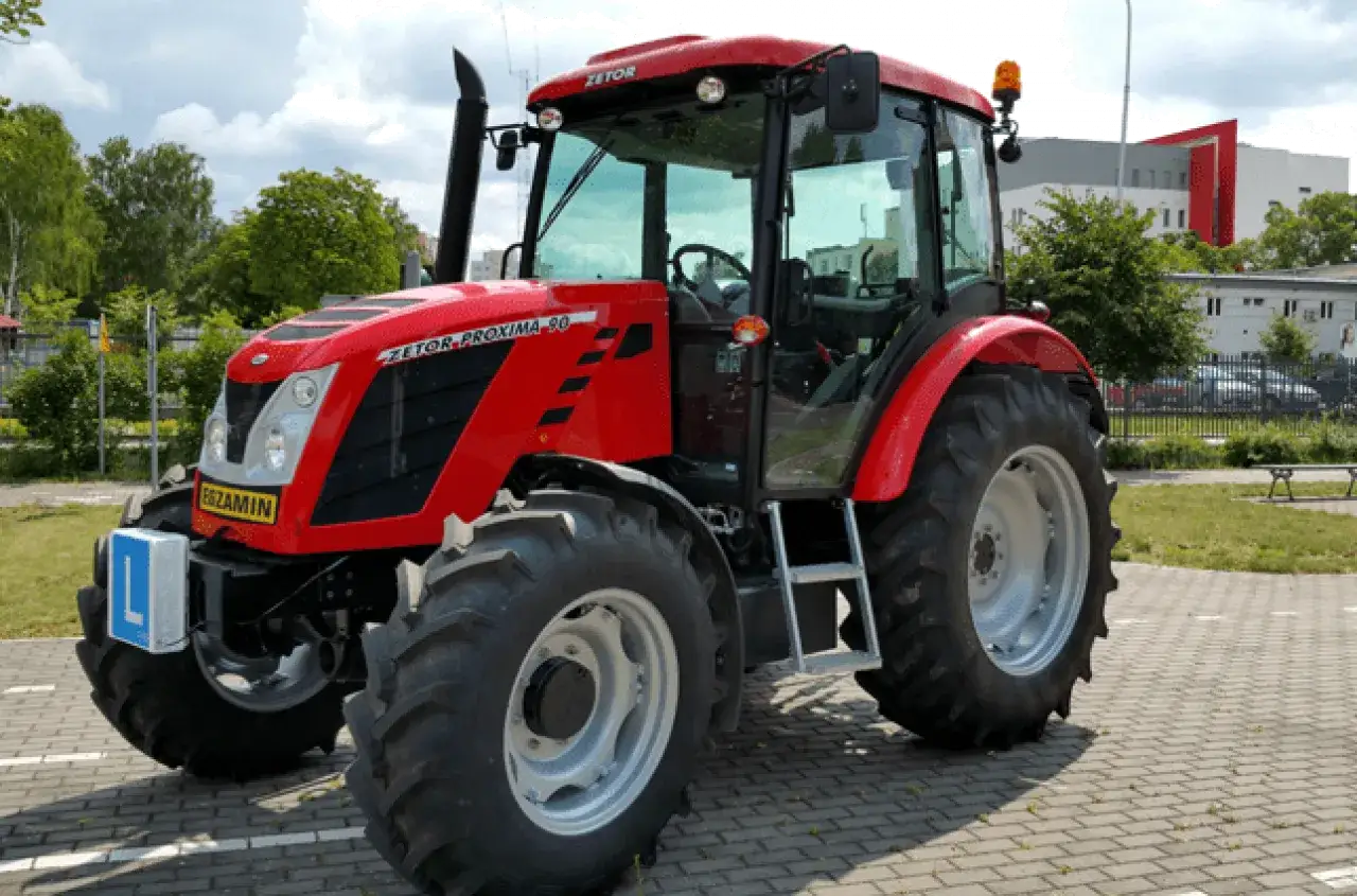 Prawo jazdy na ciągnik (T): Ile kosztuje i jak zaoszczędzić?