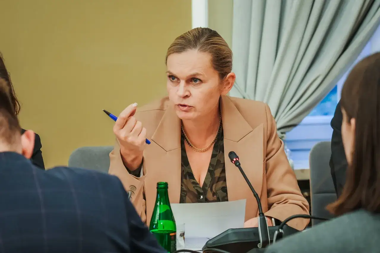 Obowiązek nauki do 18 lat: Poznaj prawa, opcje i uniknij grzywny!