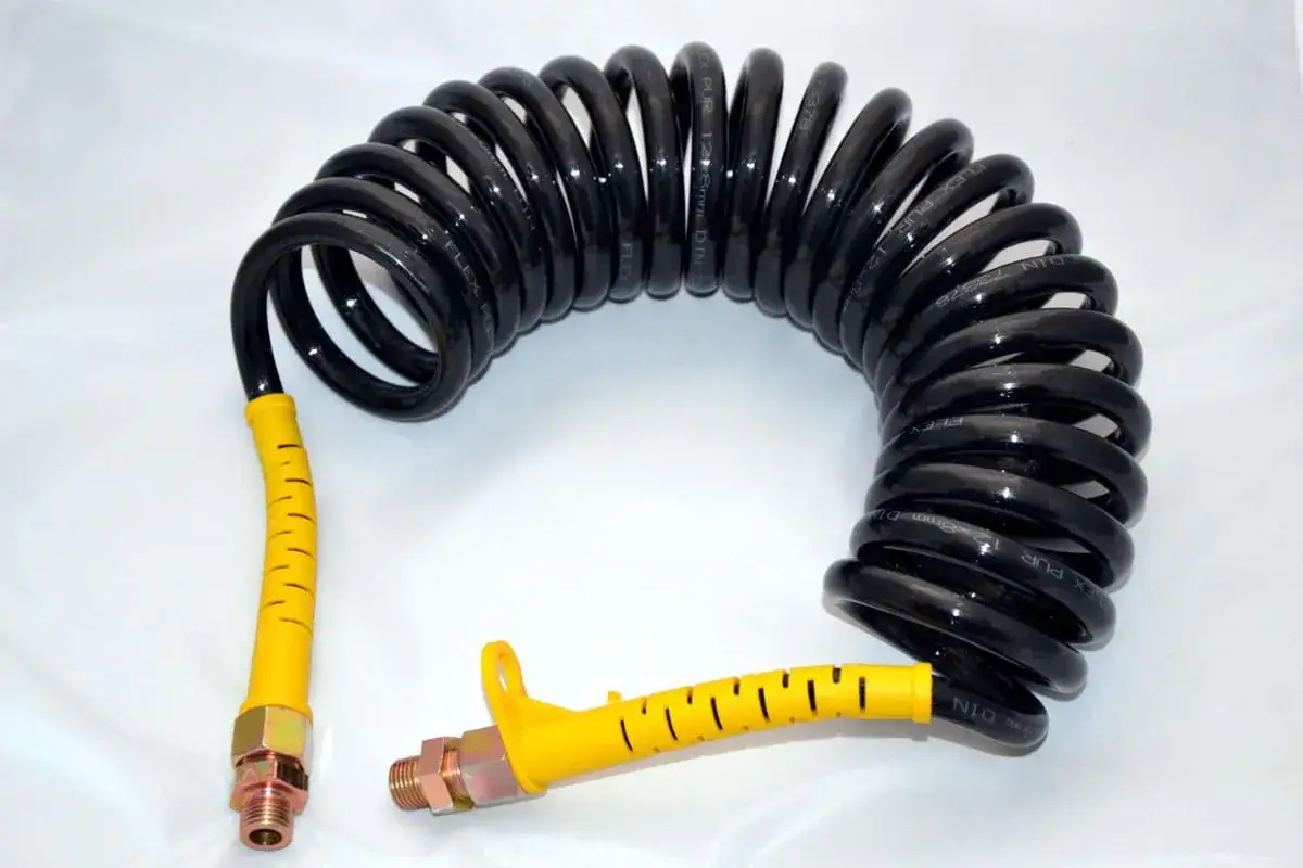 Czerwony przewód w naczepie: Klucz do bezpieczeństwa i hamowania?