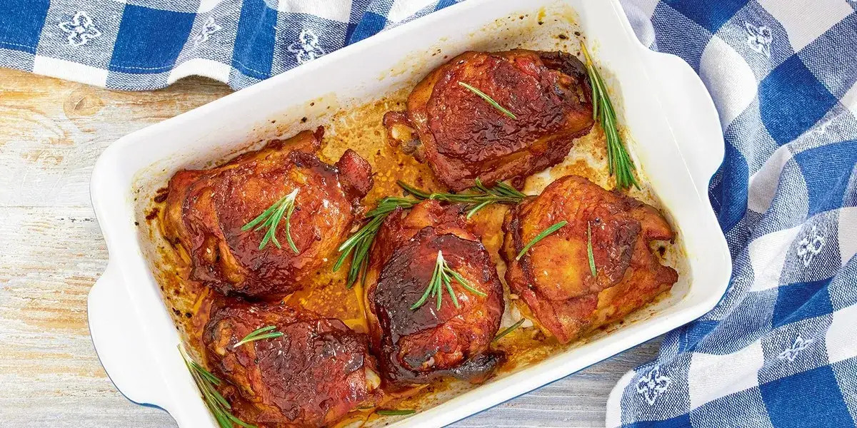 Jak długo piec udka w piekarniku, aby były soczyste i chrupiące?