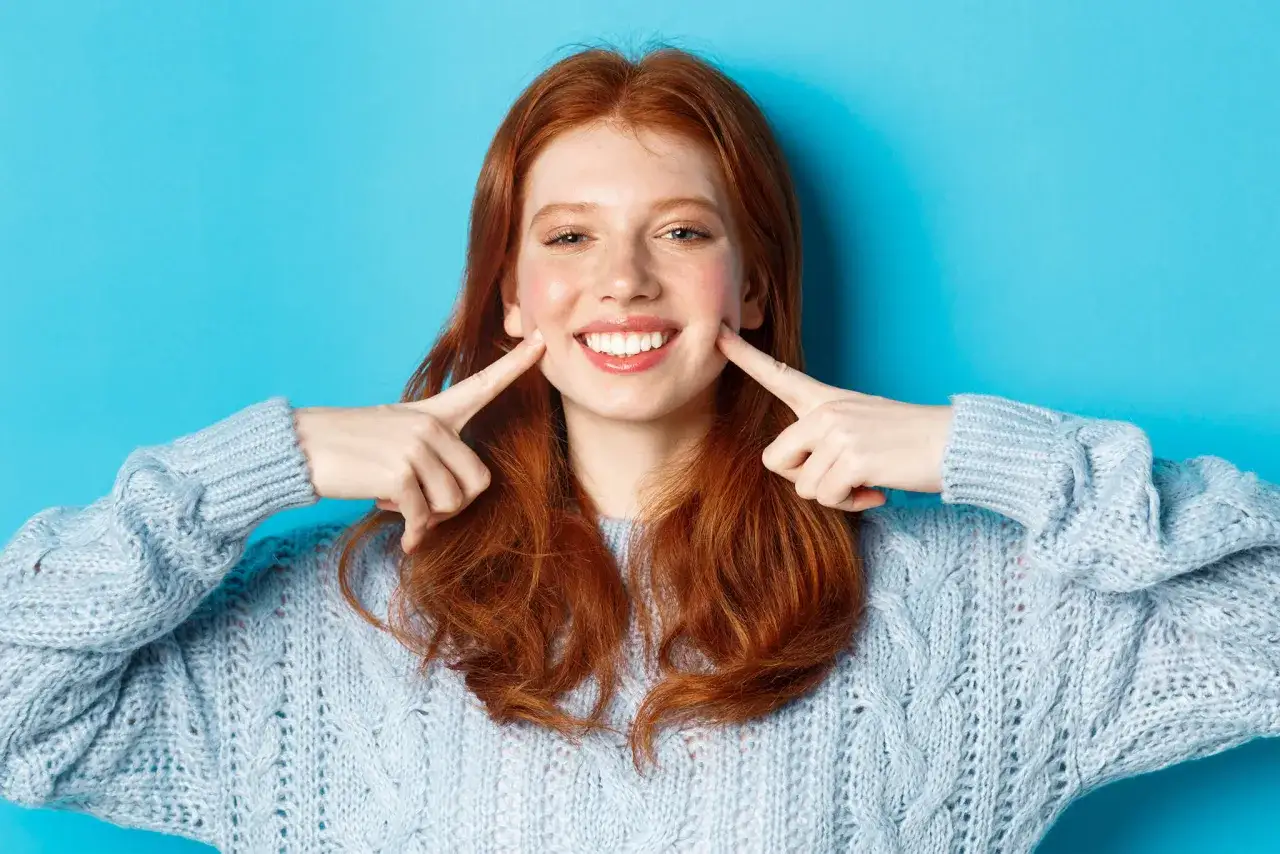 Silne dziąsła? Odkryj kluczowe witaminy i dietę, która je wzmocni!