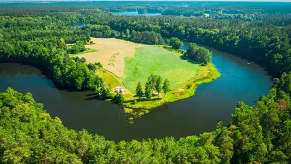Jezioro Kamienickie - piękne miejsce na relaks i przygodę w Kaszubach
