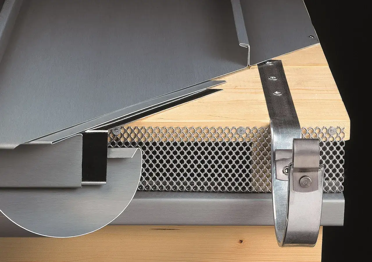 Co ile haki do rynny? Złota zasada 60 cm i montaż bez błędów