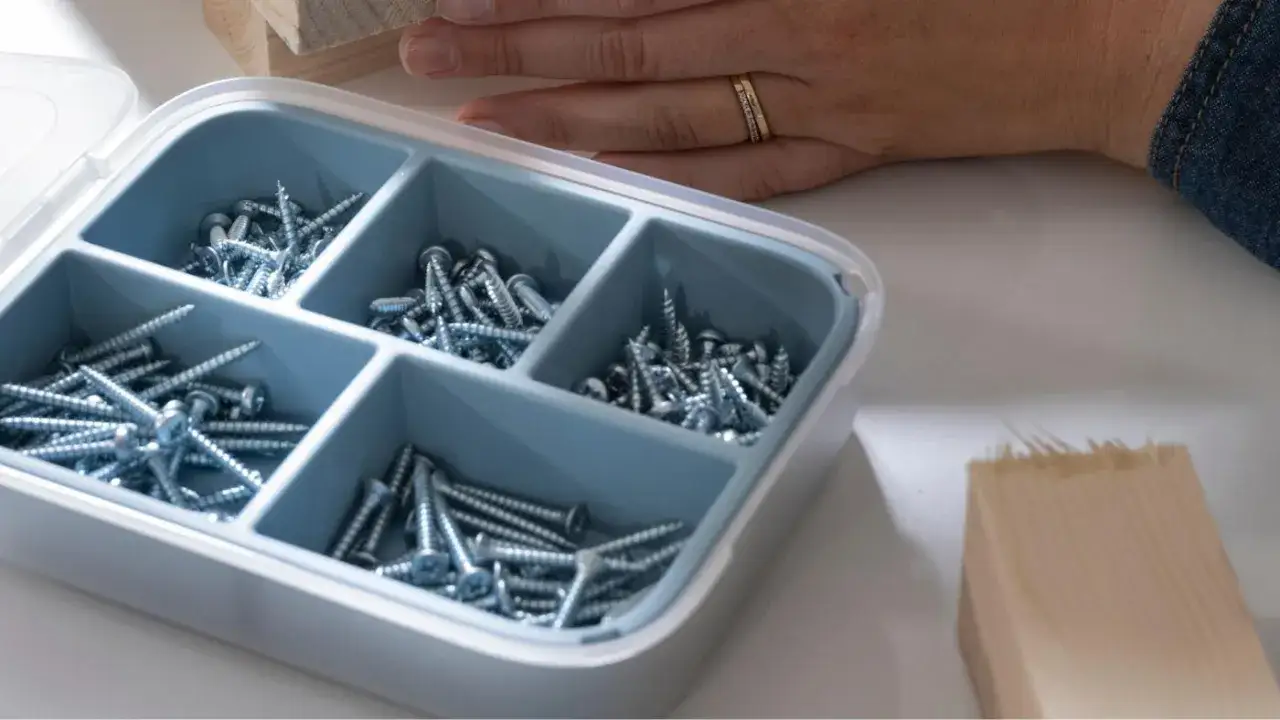 Jakie kołki do szafek wiszących IKEA, aby uniknąć błędów przy montażu?