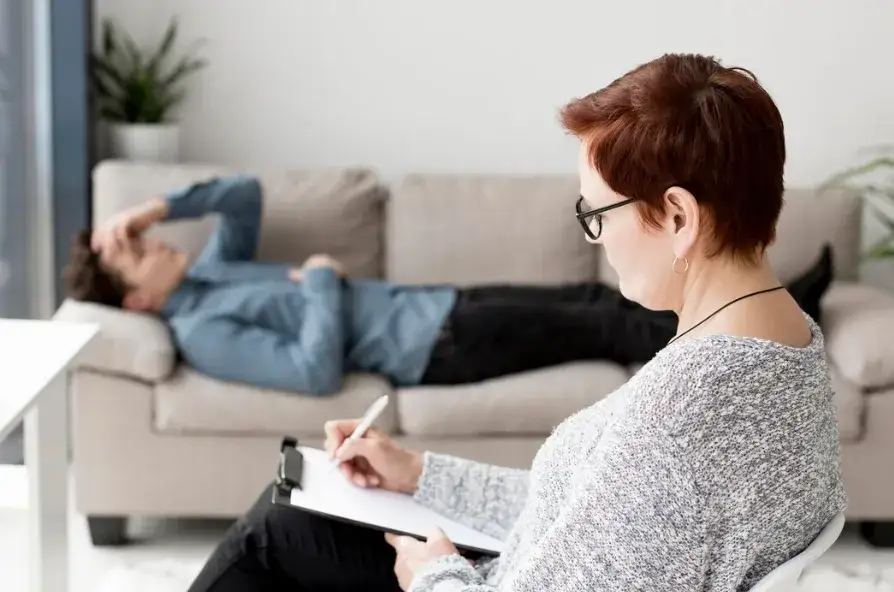 Ile zarabia psycholog szkolny netto? Zaskakujące fakty o wynagrodzeniu