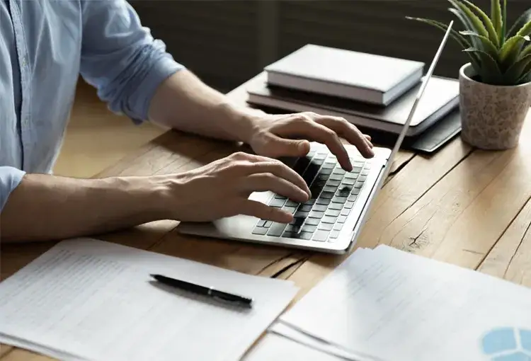 Czy bank sprawdza zatrudnienie? Poznaj metody weryfikacji dochodów.