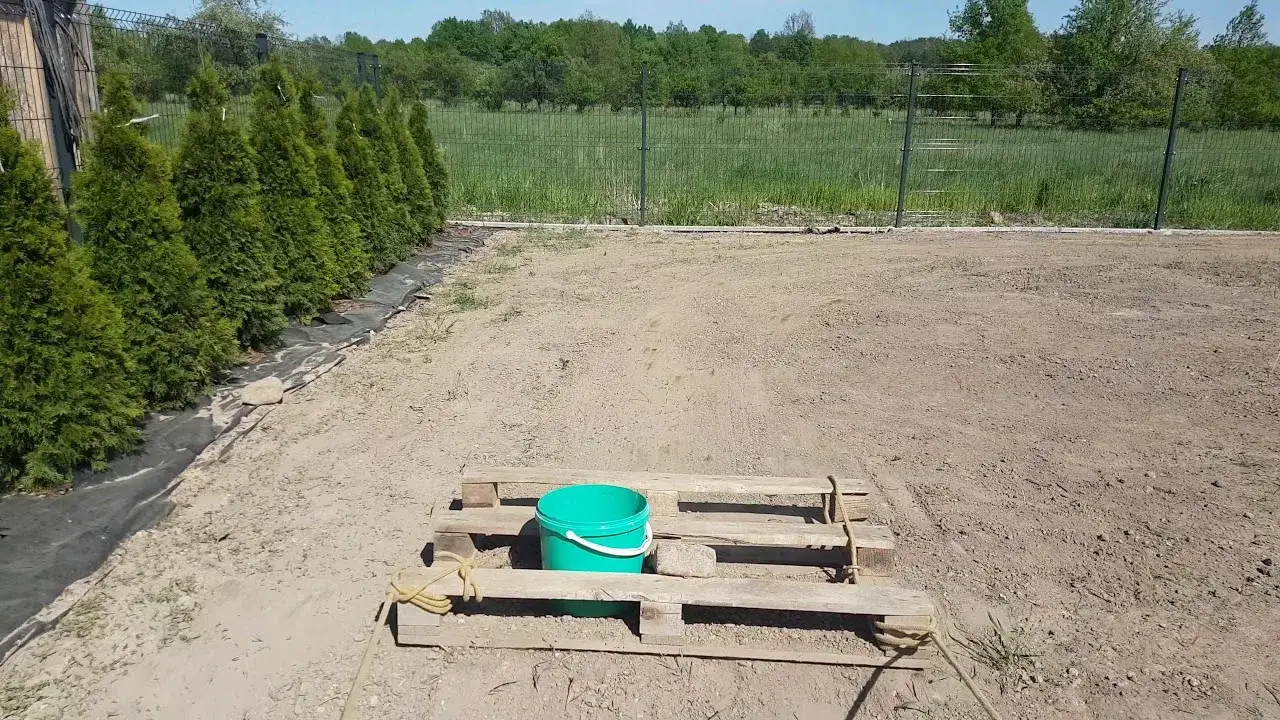 Jak wyrównać teren bez zbędnych kosztów i problemów z nierównościami