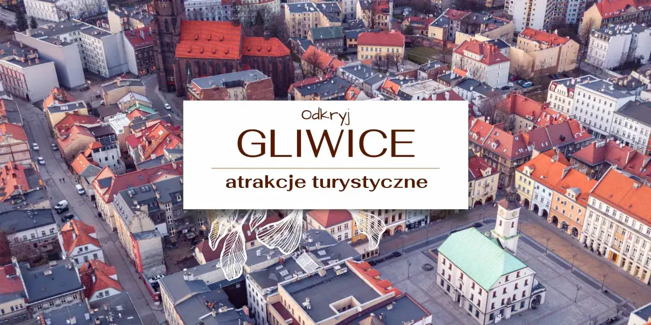 Widok z lotu ptaka na rynek w Gliwicach z widocznymi zabytkowymi kamienicami i wieżą ratuszową. Odkryj Gliwice i jego atrakcje turystyczne.
