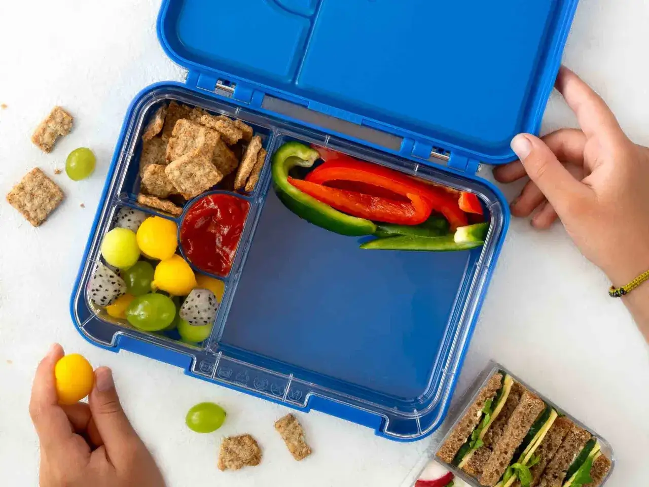 Śniadaniówka z przegródkami: Jaki wybrać i jak spakować?