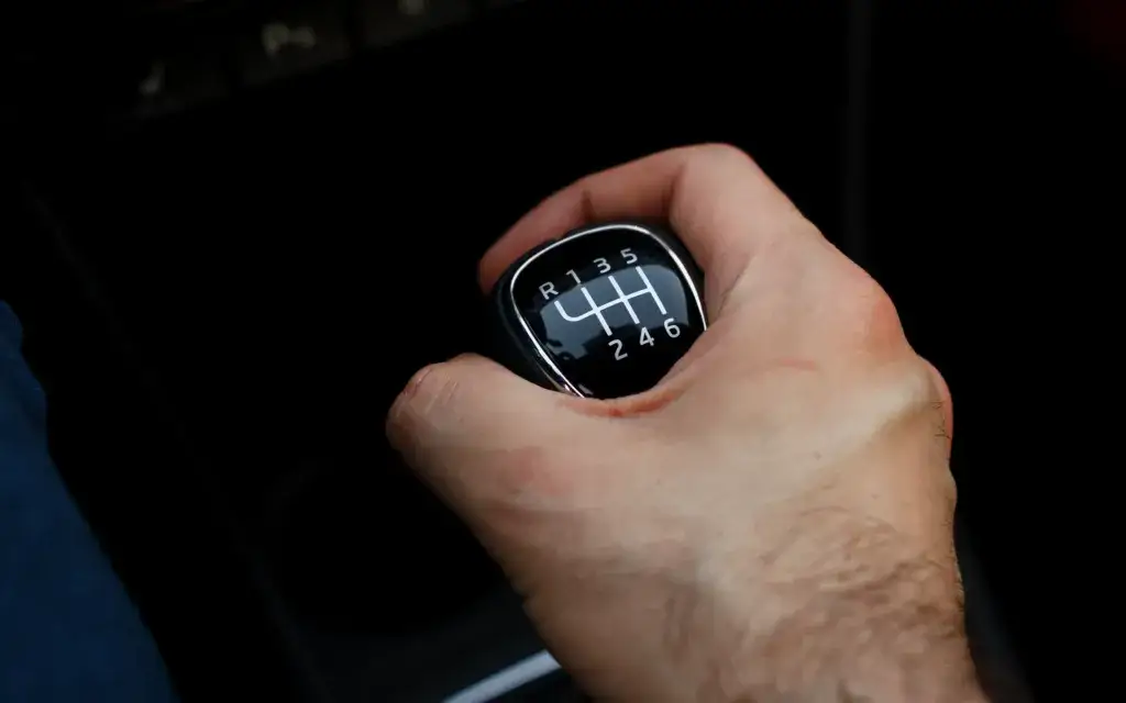 Sprzęgło w manualu: Gdzie jest, jak używać i czego unikać?