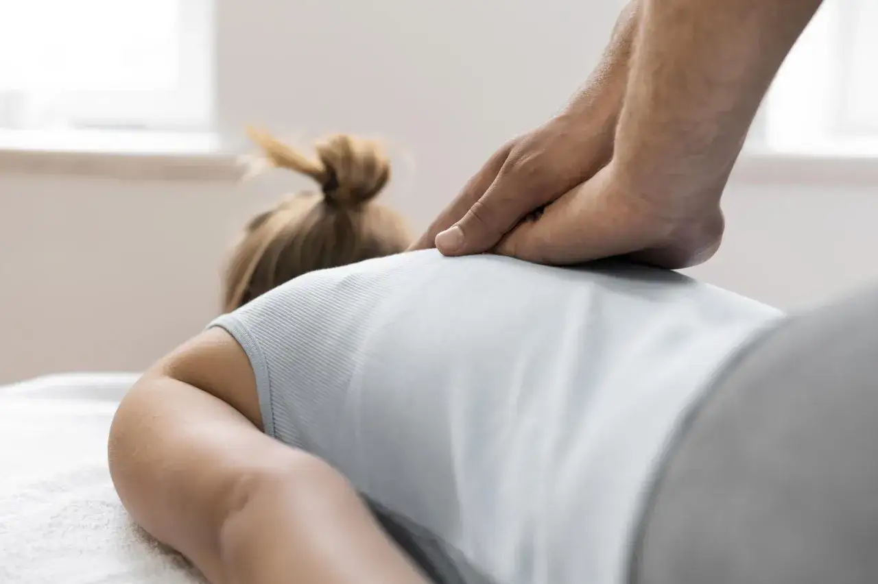 Czym się różni osteopata od fizjoterapeuty? Kluczowe różnice i wybór