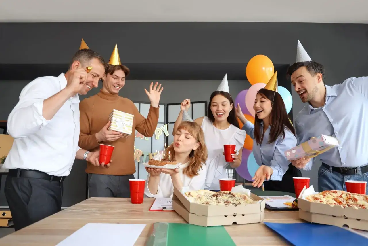 Czym zaskoczyć gości na imprezie? Oryginalne pomysły na niezapomniane chwile