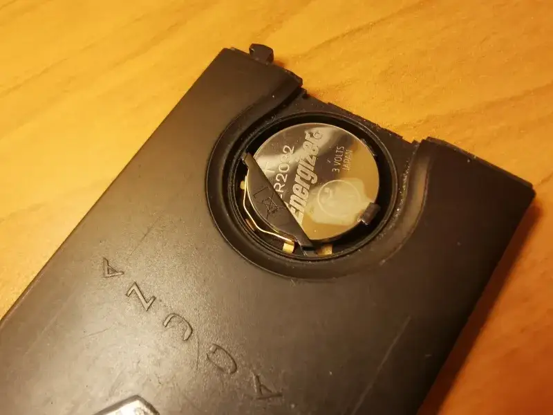 Jak wymienić baterię w kluczyku Golf 4 - prosty poradnik krok po kroku