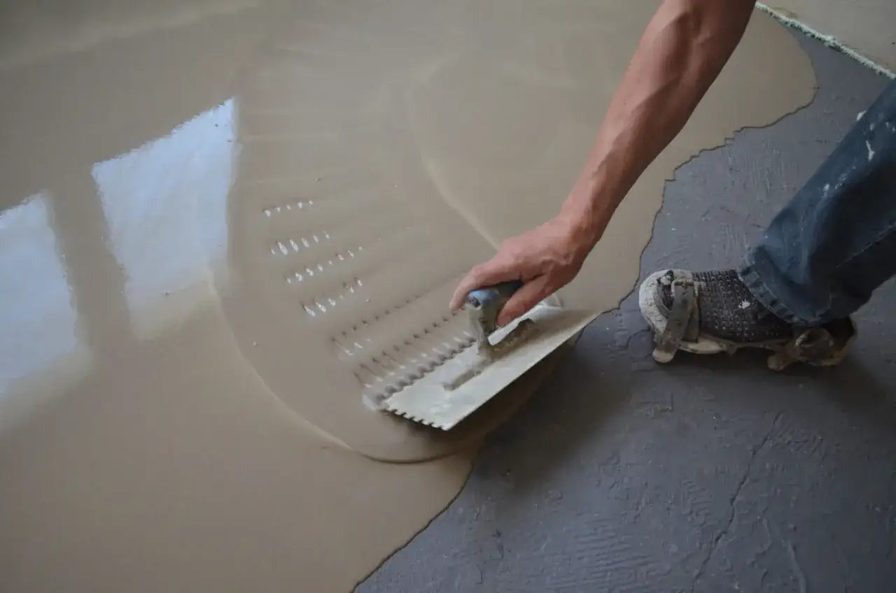 Jak zabezpieczyć taras betonowy przed wodą? Skuteczne metody ochrony