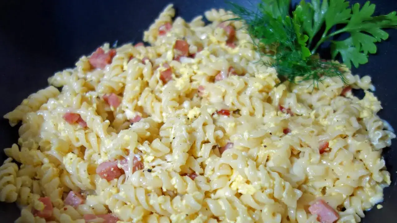 Szybkie i smaczne przepisy na obiad z jajka, które zaskoczą smakami