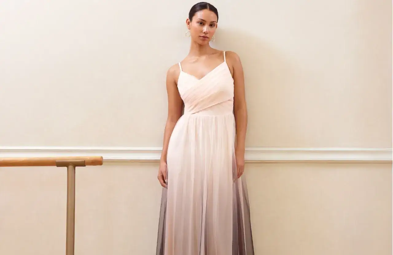 Jaka suknia dla świadkowej, aby wyglądać elegancko i nie przyćmić panny młodej?