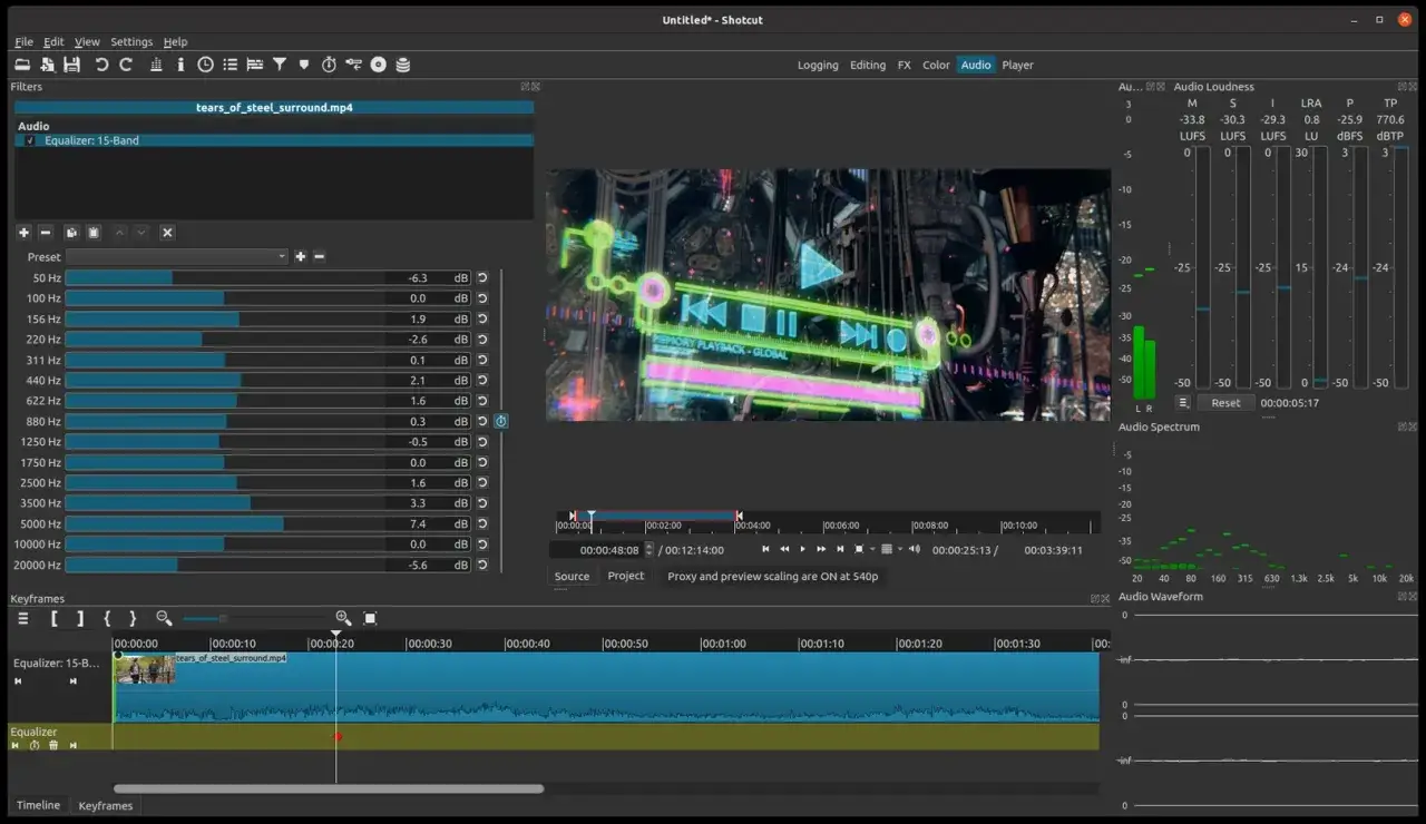 Shotcut, program do łączenia filmów, z widocznym edytorem audio i wizualizacją dźwięku.
