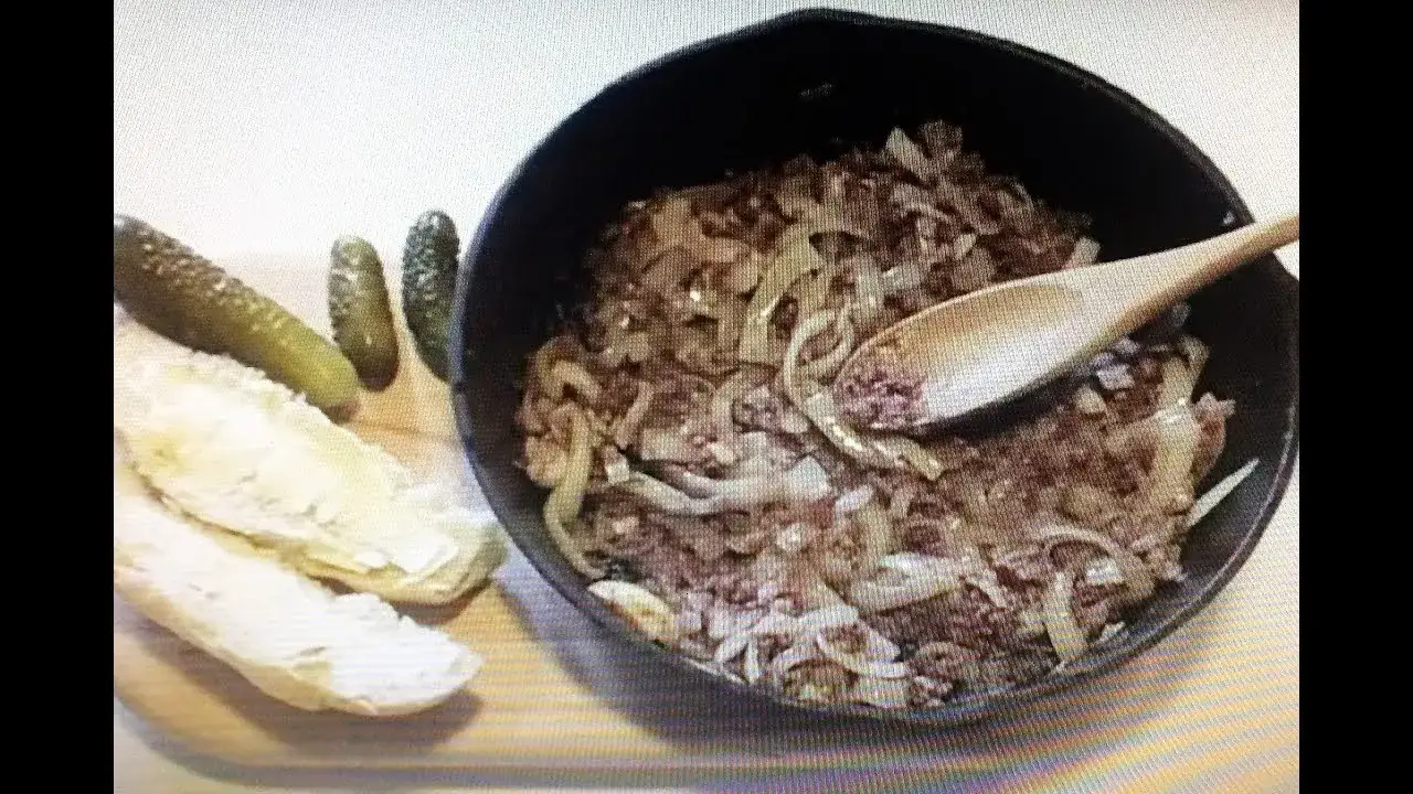 Jak usmażyć kaszankę z cebulą, by zachwycić smakiem i aromatem