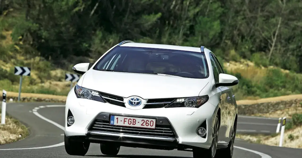 Prius czy Auris - który model lepszy dla Twojej rodziny?