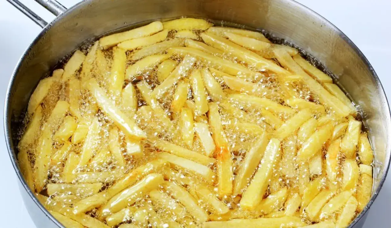 Jak usmażyć idealne frytki? Czas, temperatura i sekret chrupkości