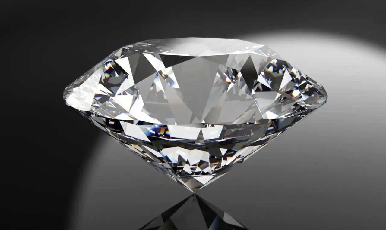 Ile karatów ma diament? Prawda o masie, cenie i 4C