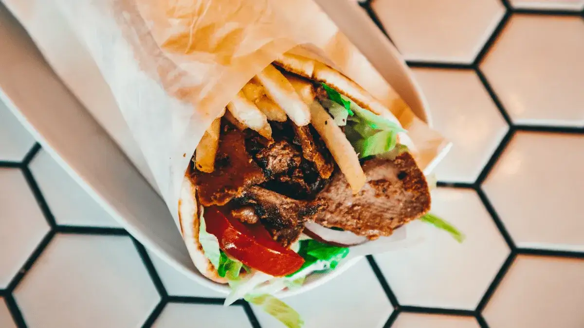 Kebab: Wszystko, co musisz wiedzieć o królu polskiego street foodu