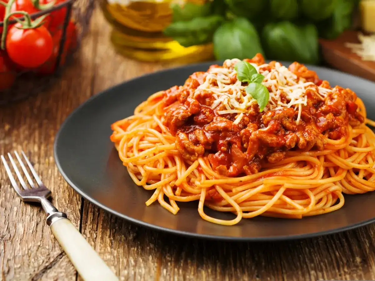 Najlepszy sos do spaghetti z mięsem mielonym: Triki szefów kuchni