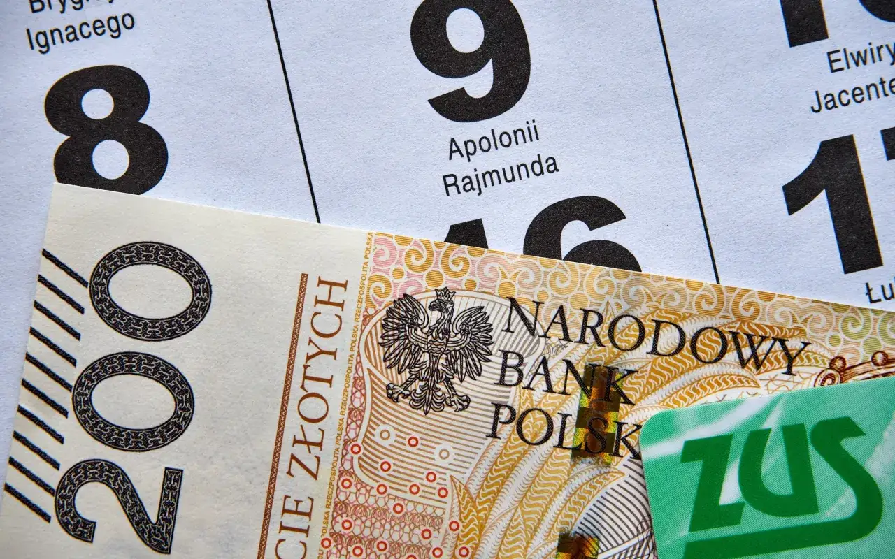 ZUS: Kiedy pierwsza emerytura? Poznaj terminy i przyspiesz wypłatę!
