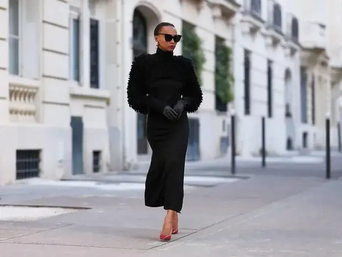 Jak nosić sweter do sukienki? 15+ modnych stylizacji na każdą okazję