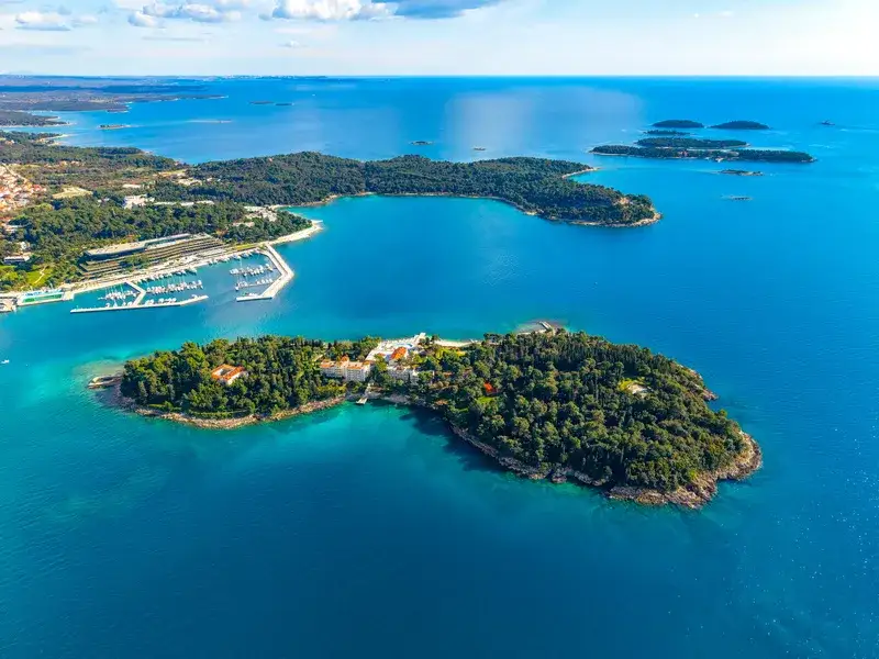 Morze Adriatyckie: Gdzie leży? Poznaj kraje i atrakcje na wakacje