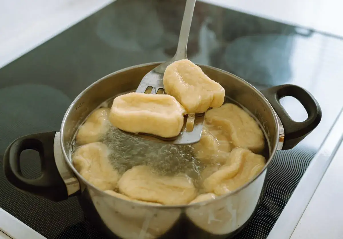 Jak zrobić kluski leniwe? Puszyste i delikatne jak u babci!