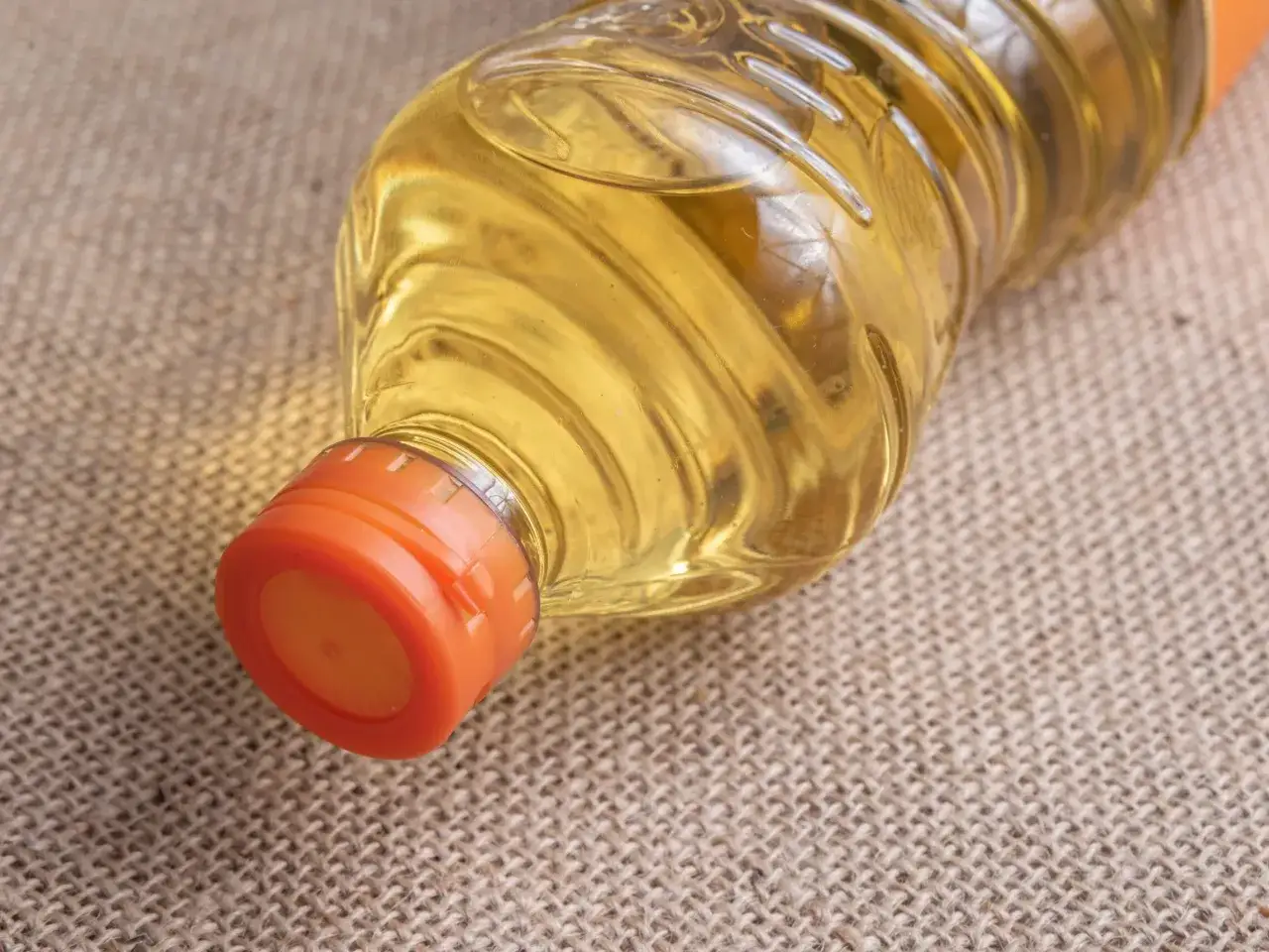 Jak wyrzucić butelkę po perfumach? Kompletny przewodnik segregacji.