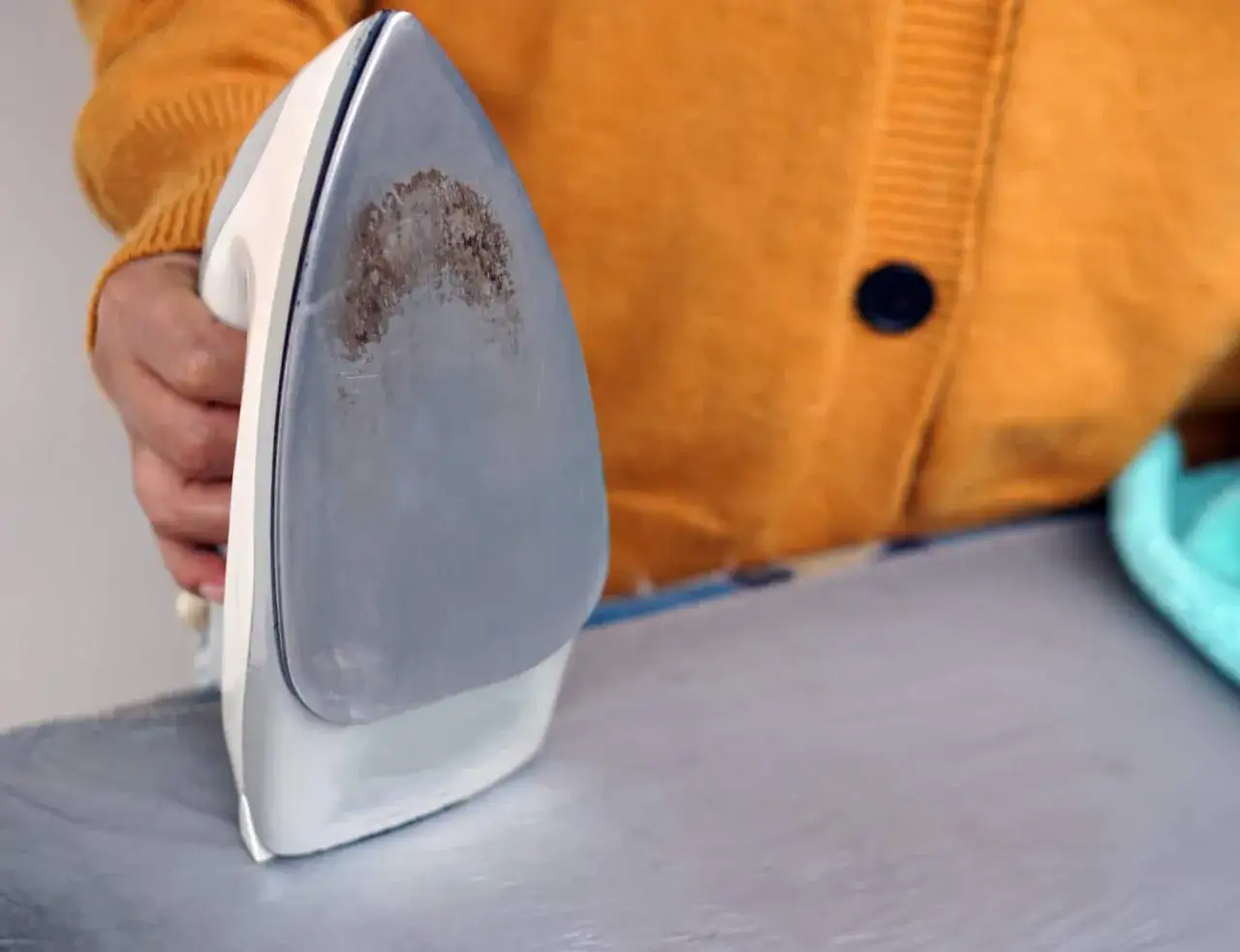 Skuteczne sposoby na to, jak wyczyścić żelazko octem bez wysiłku