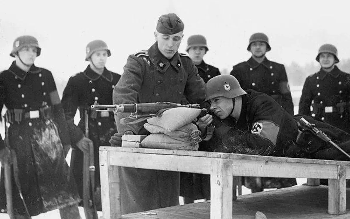 Kohorta śmierci. Strażnicy SS w Auschwitz i ich okrucieństwa