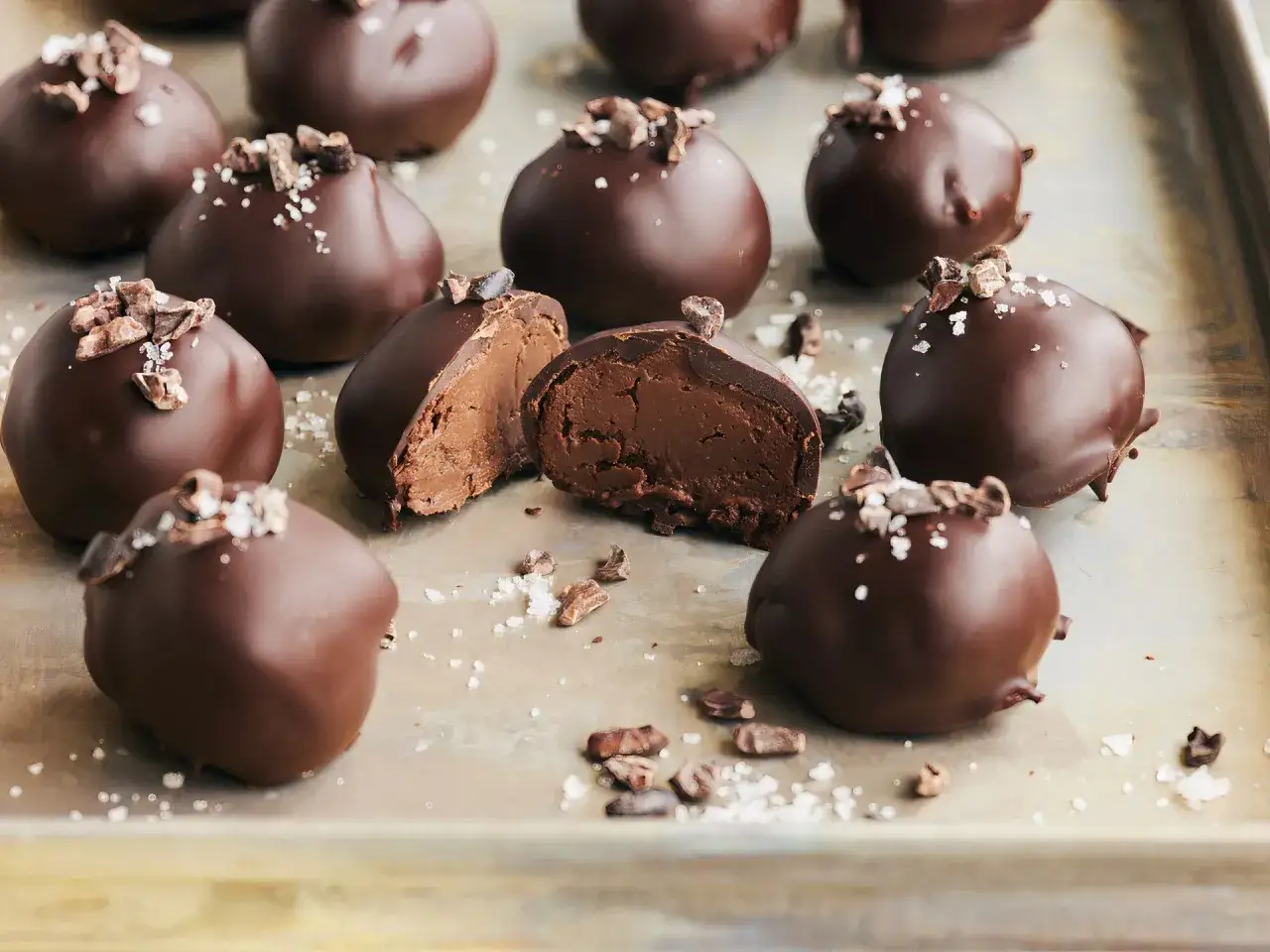 Jak zrobić wegańską czekoladę w prosty sposób - zdrowy przepis na deser